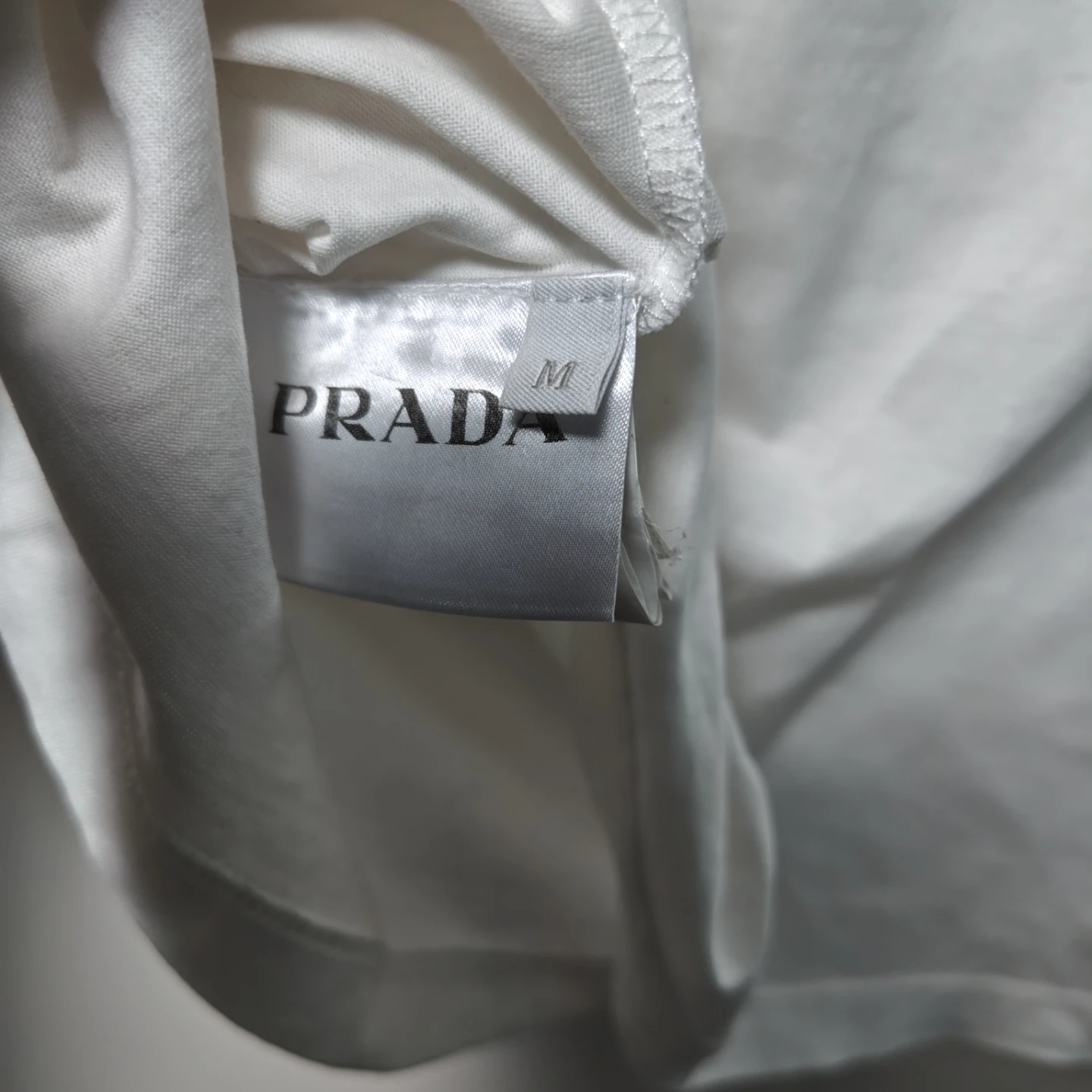 PRADA プラダ Tシャツ 白 ホワイト Mサイズ　ポケット付き　人気モデルの写真5枚目