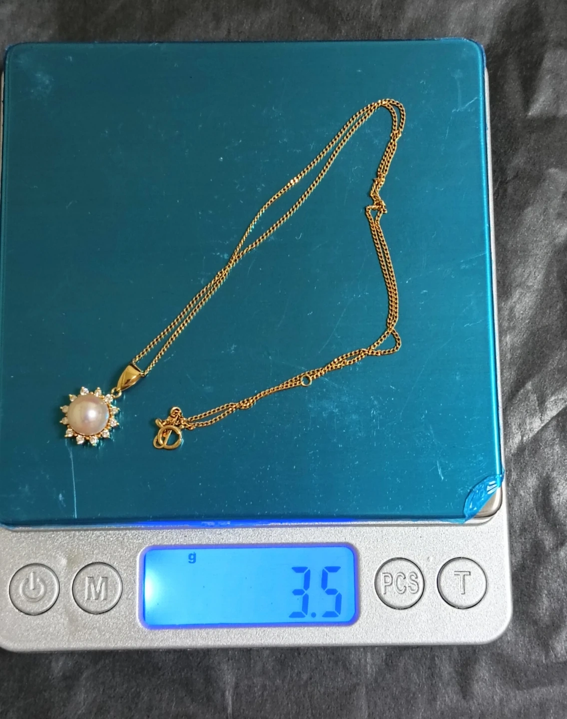 美品。TASAKI 大粒約8mm アコヤ真珠&ダイヤ K18金YGペンダントトップ&チェーン ネックレスの写真9枚目