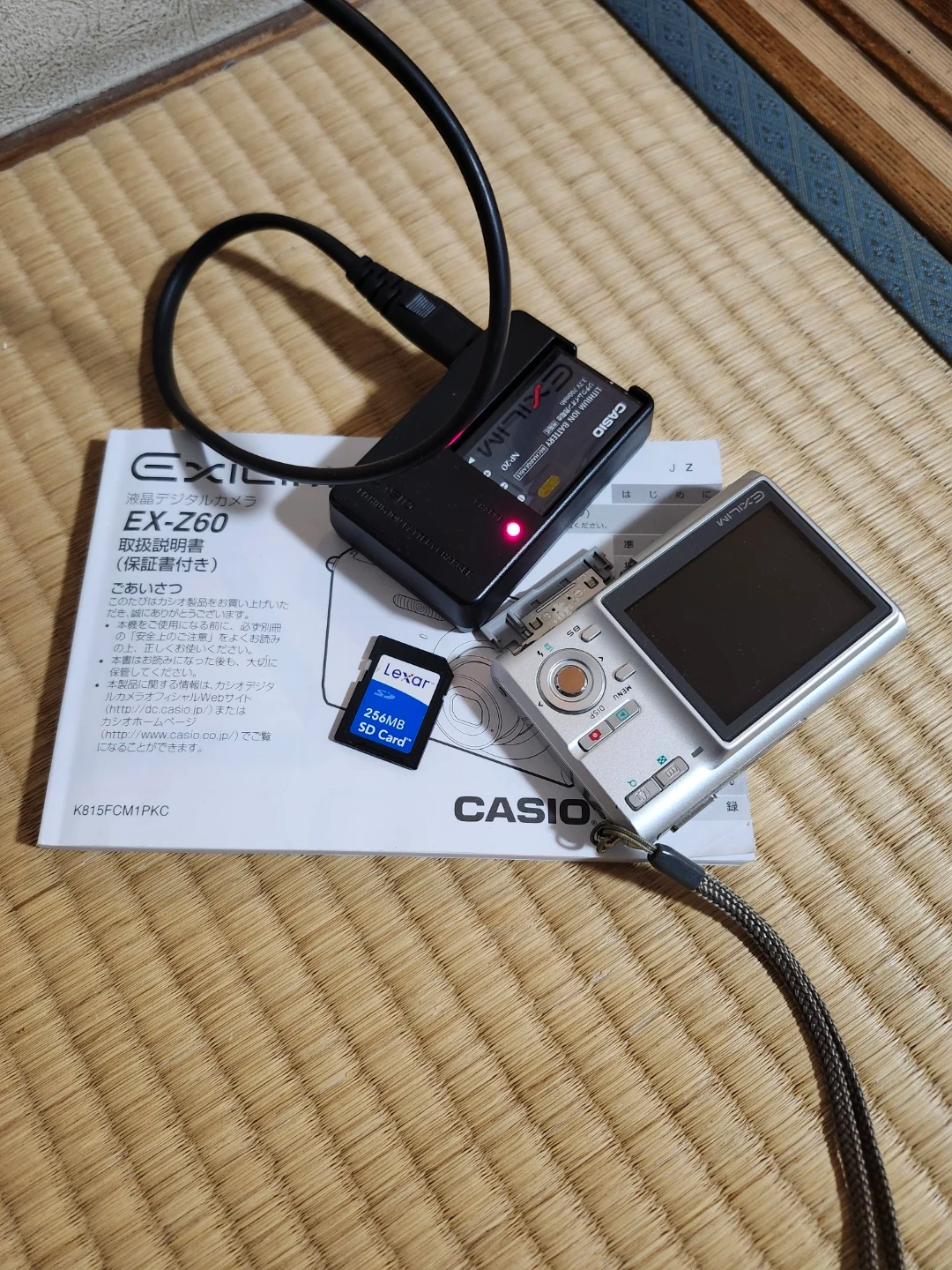 カシオ EXILIM EX-Z60 シルバーの写真2枚目