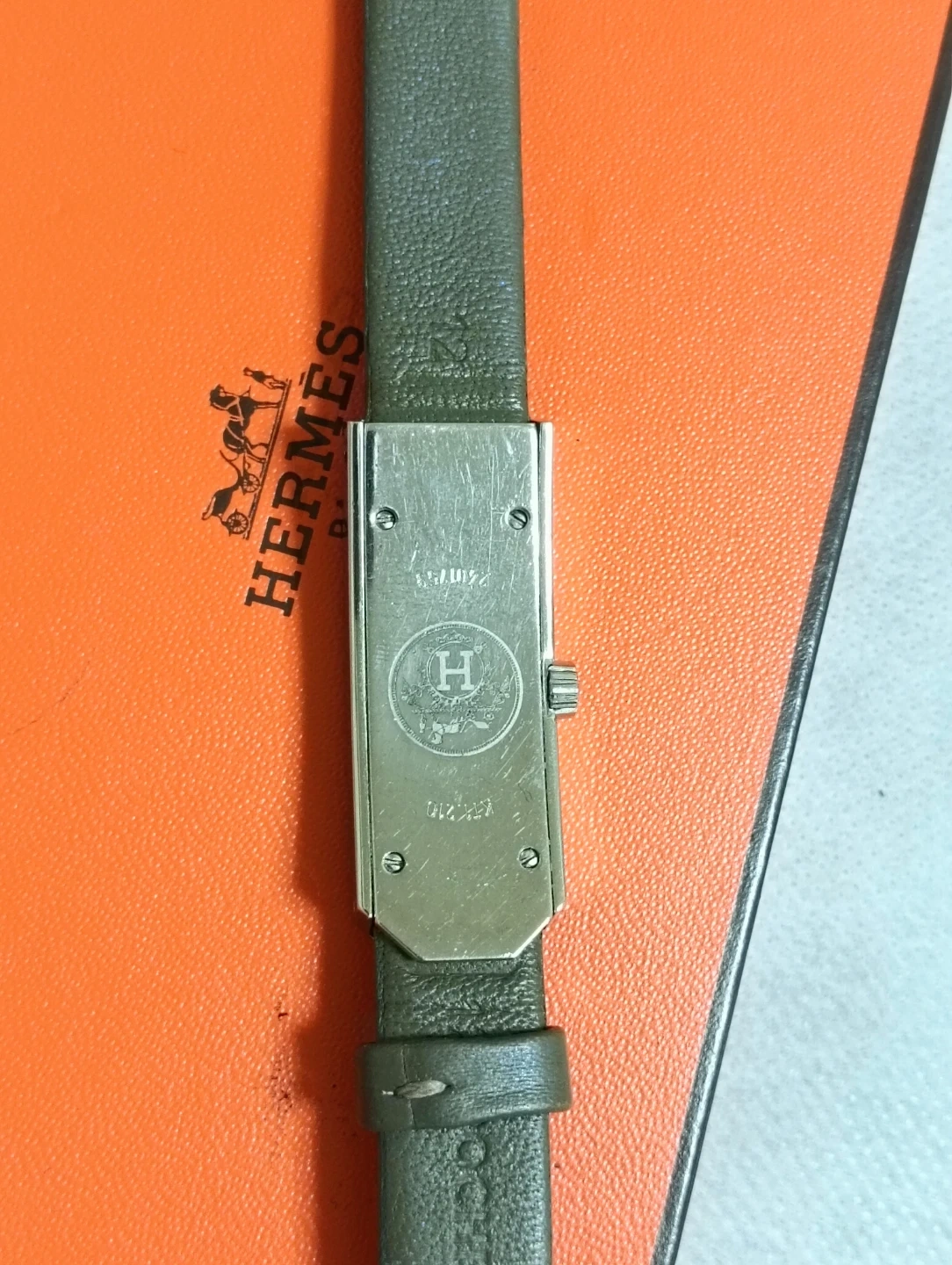 綺麗め。HERMES エルメス ケリー2 腕時計 KT1.210の写真10枚目