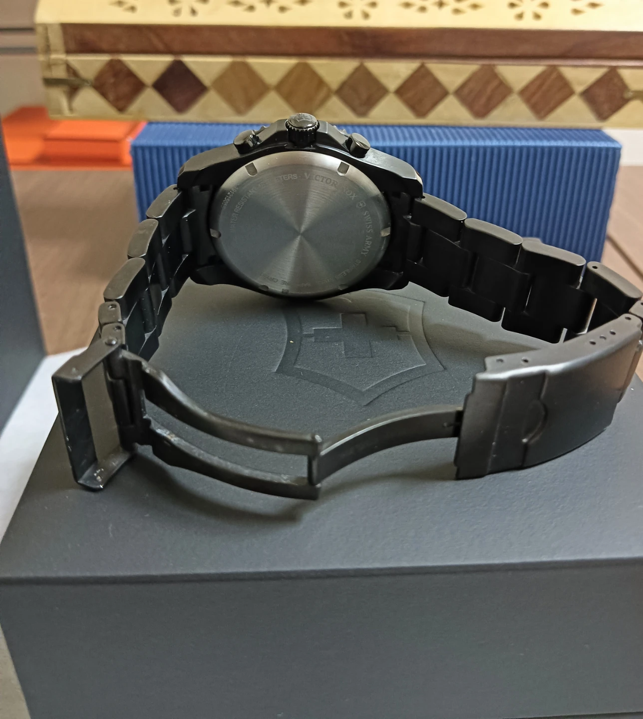 未使用近い美品。VICTORINOX マーベリック ブラックエディション クロノグラフ 腕時計の写真9枚目