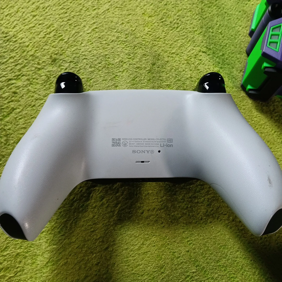 ソニー PS5コントローラー 充電スタンドセットの写真4枚目