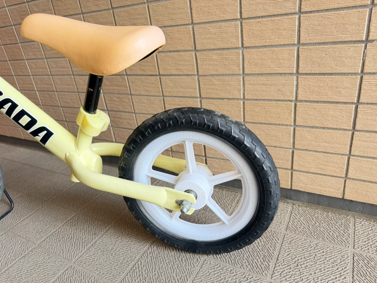 ダバダ dabada バランスバイク キックバイク ランバイク ペダルなし自転車 キッズバイクの写真6枚目