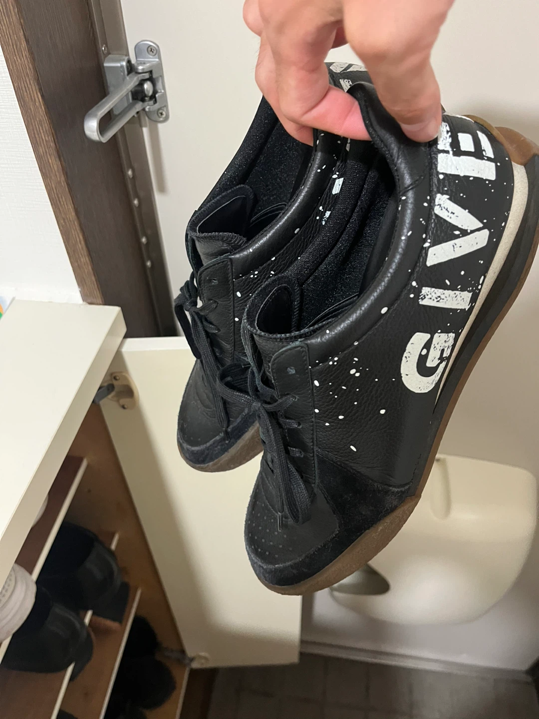 ジバンシィ スニーカー ブラックの写真2枚目