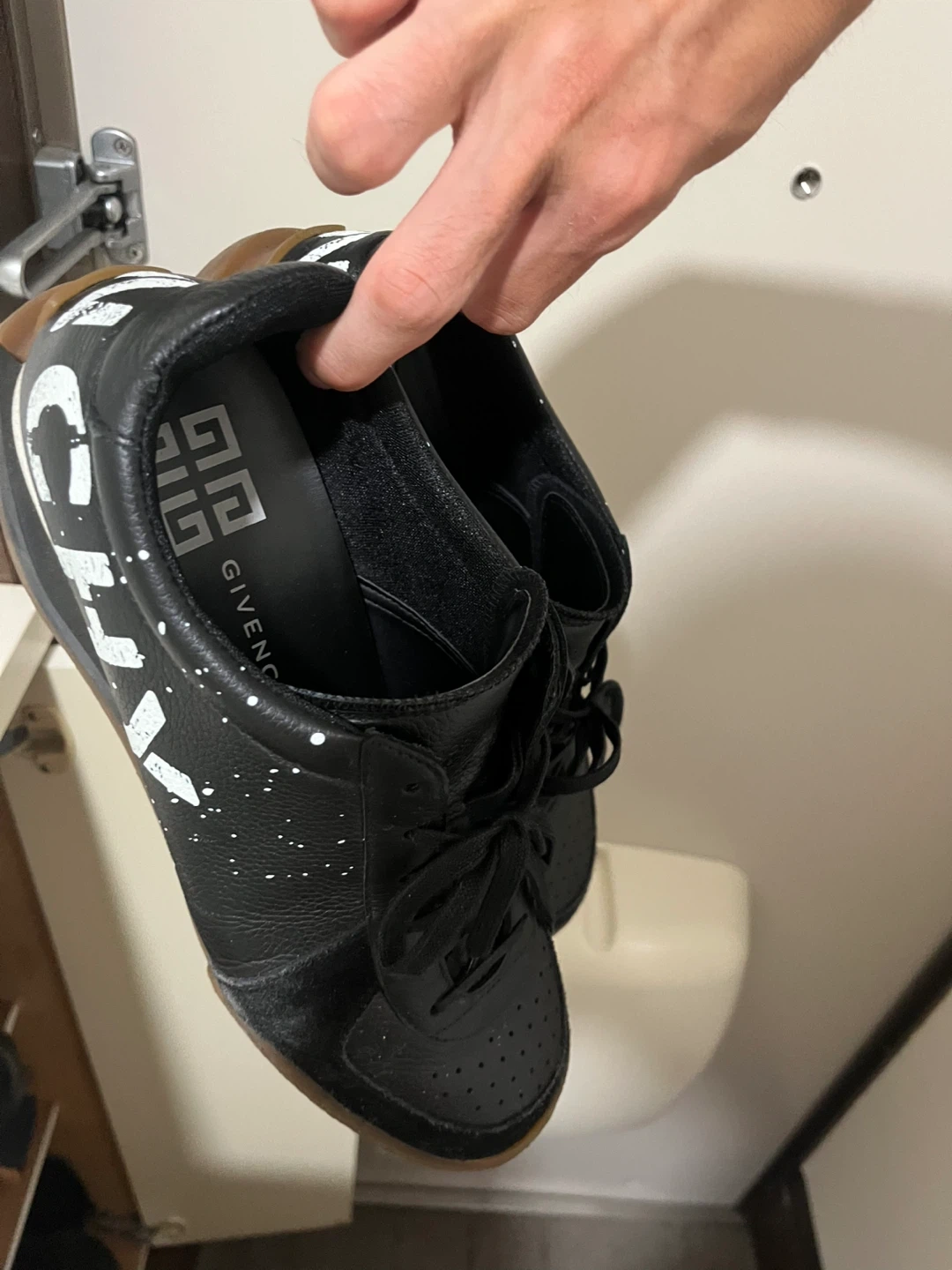 ジバンシィ スニーカー ブラックの写真2枚目