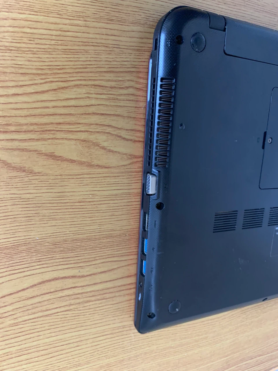 東芝 ジャンク品dynabook T65 レッド ノートパソコンの写真6枚目