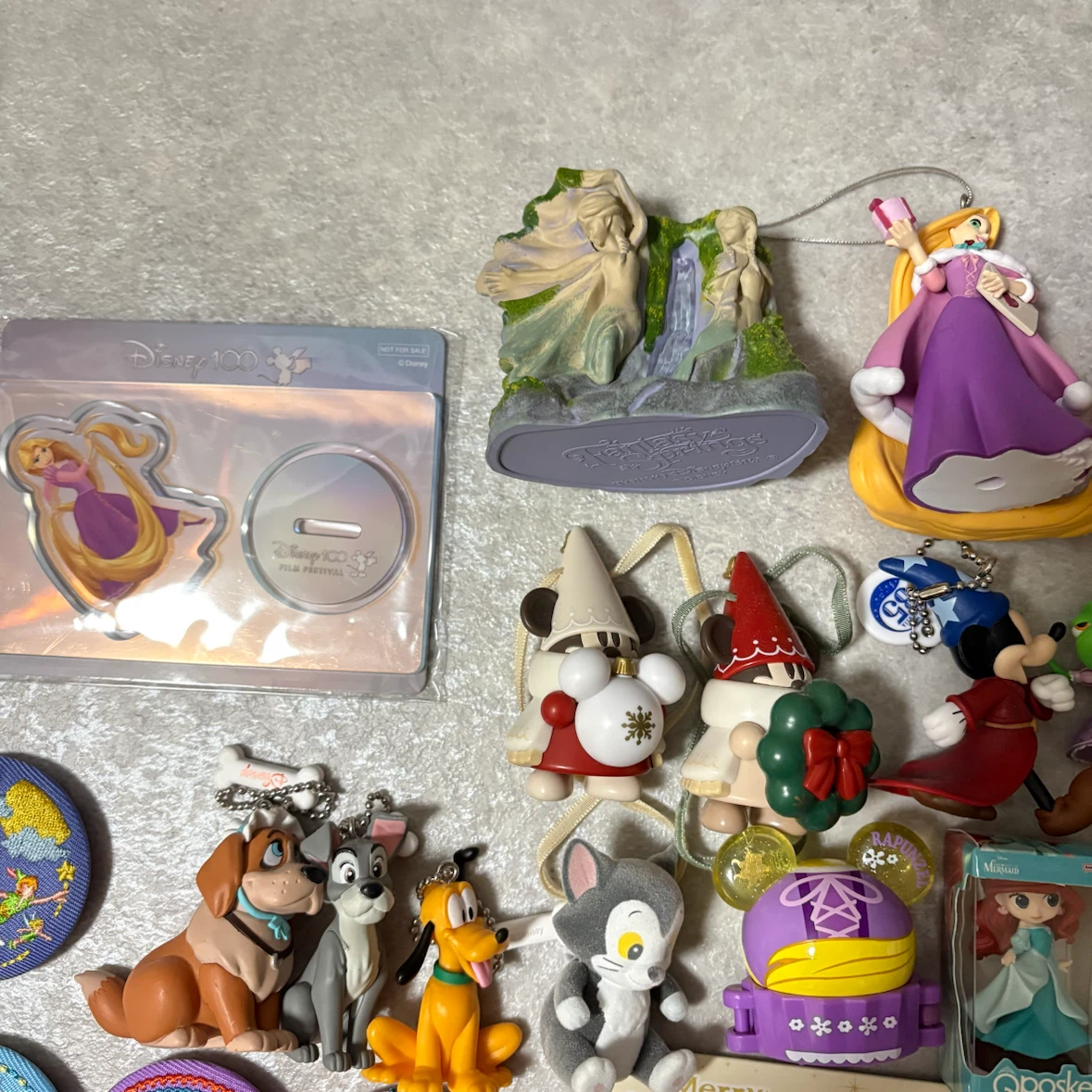 ディズニー フィギュア・刺繍缶バッジまとめ売りの写真5枚目