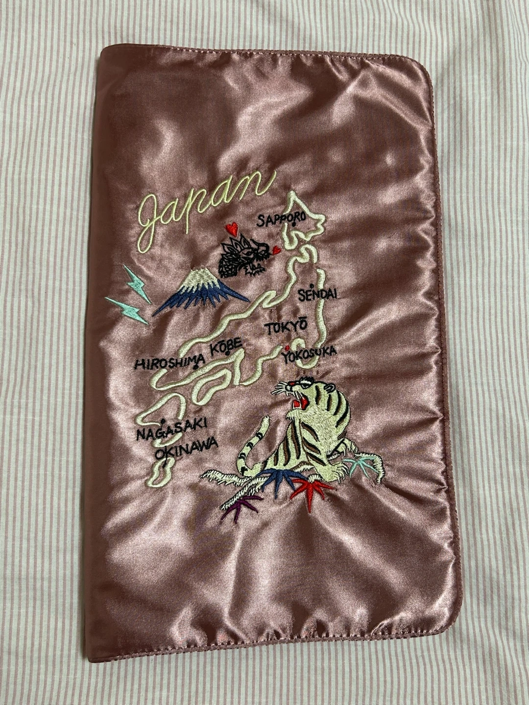 美品 casselini スカジャンクラッチバッグ キャセリーニ