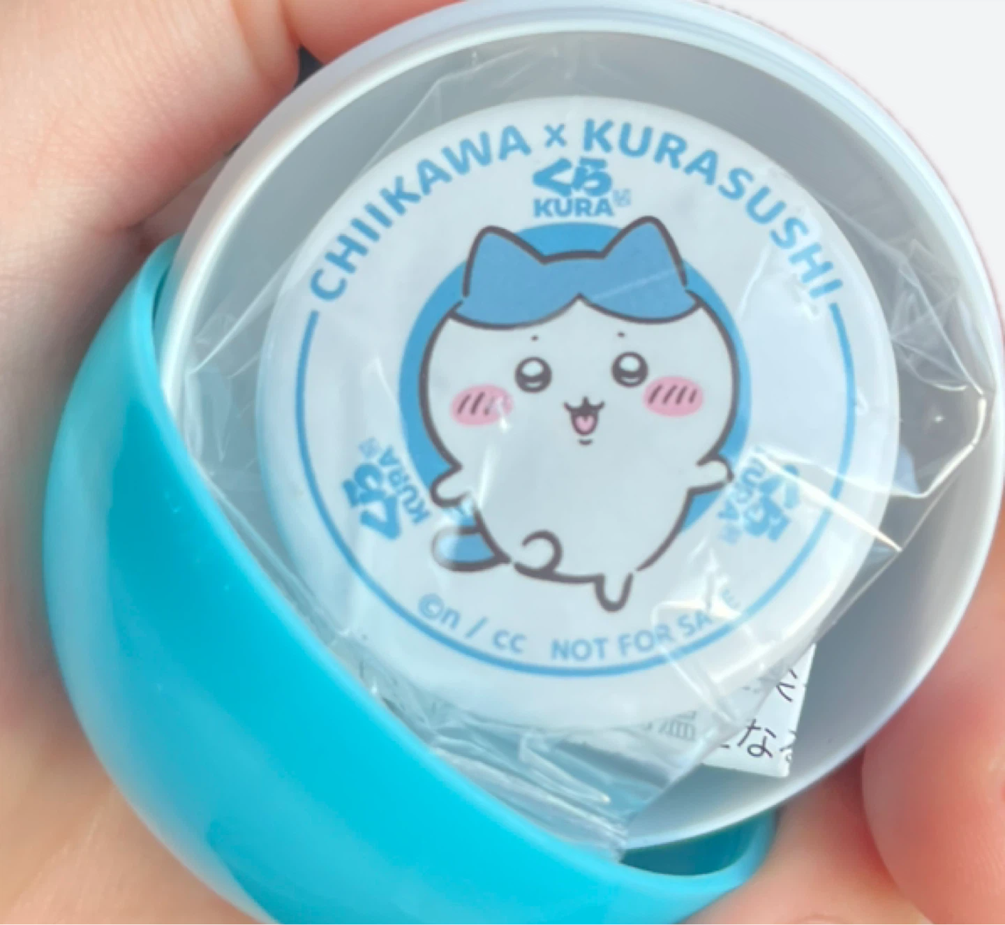 ちいかわ くら寿司 コラボ 缶バッジ ハチワレ