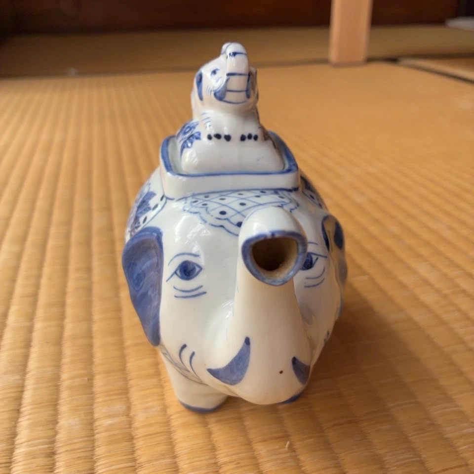 ゾウの急須の写真2枚目