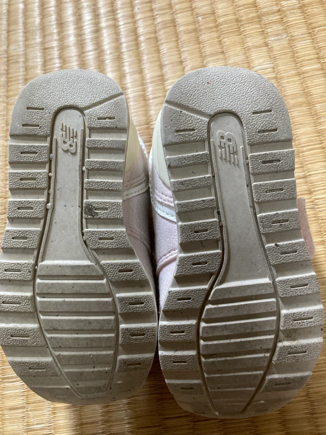ニューバランス 996 ピンク スニーカーの写真2枚目