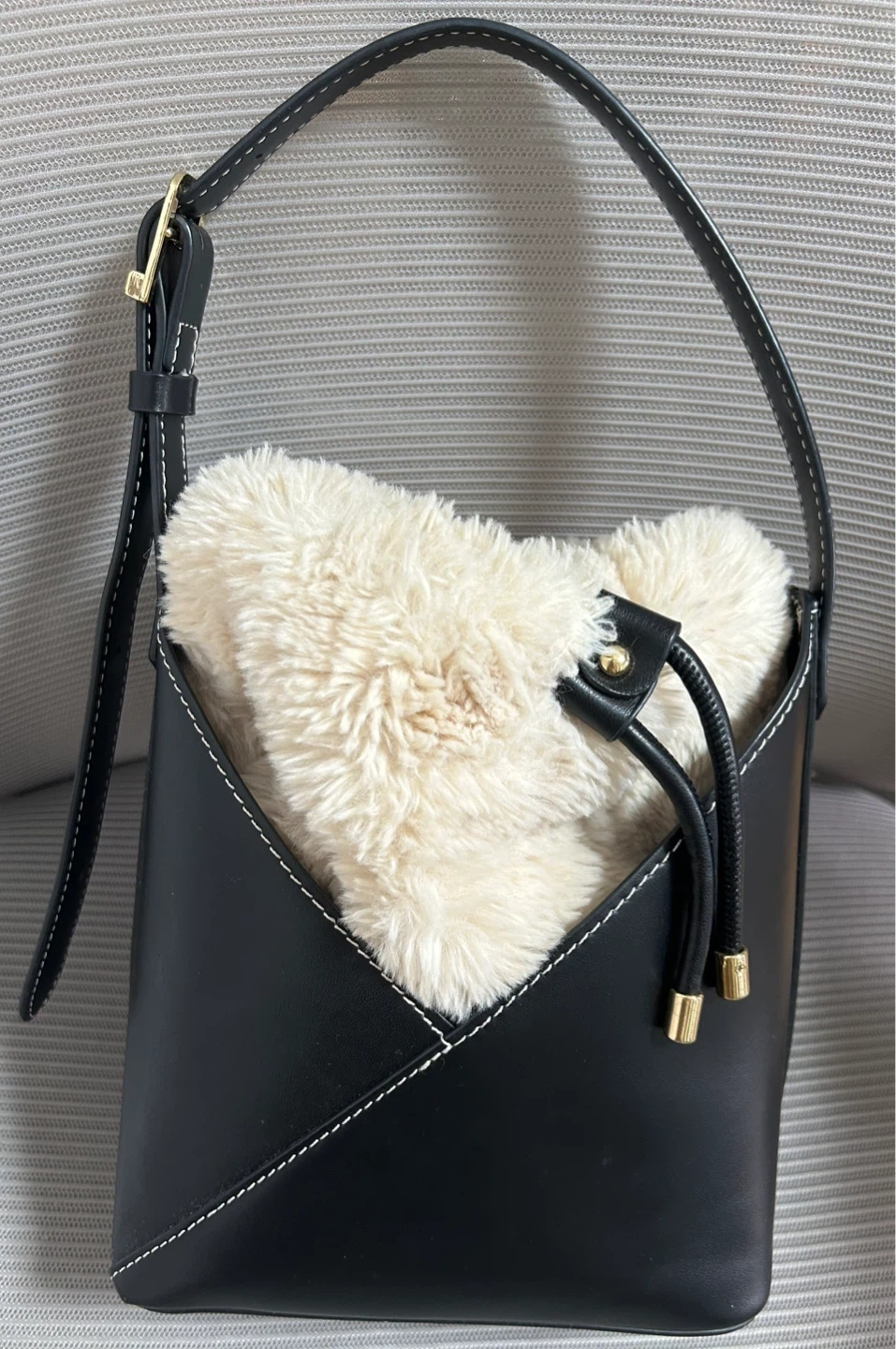 ザラ ZARA フェイクファー ショルダーバッグ 黒