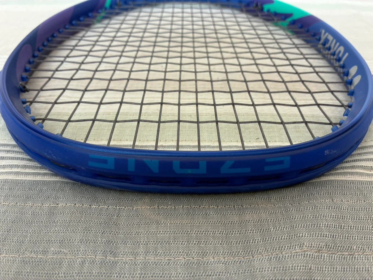 【現行】YONEX EZONE 100 G1 カスタムフィットの写真5枚目