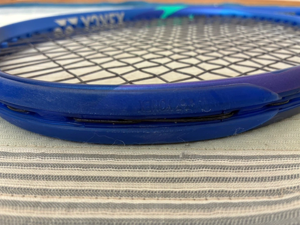【現行】YONEX EZONE 100 G1 カスタムフィットの写真6枚目