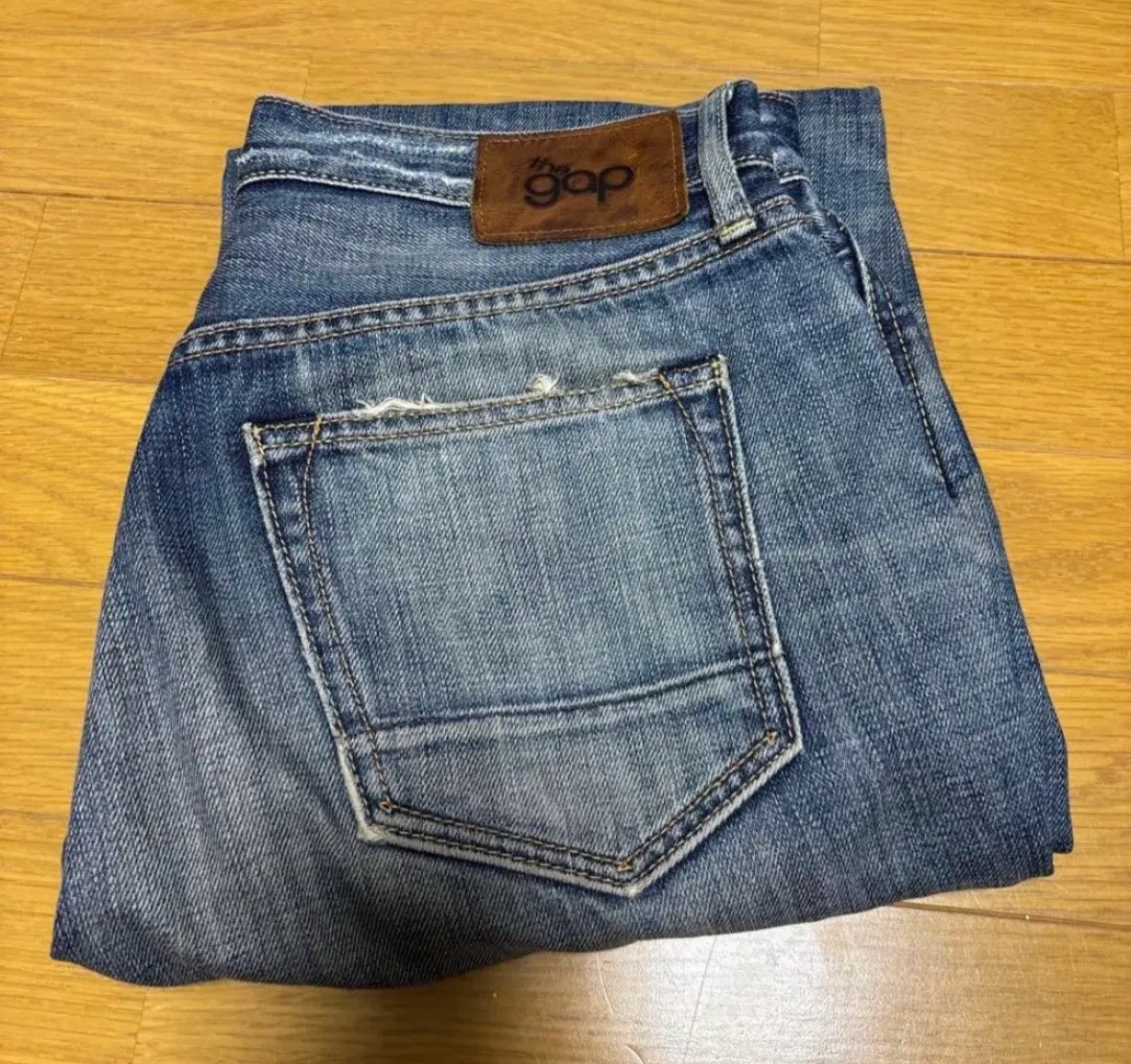 オールドGAPのデニムブルーのストレートジーンズ