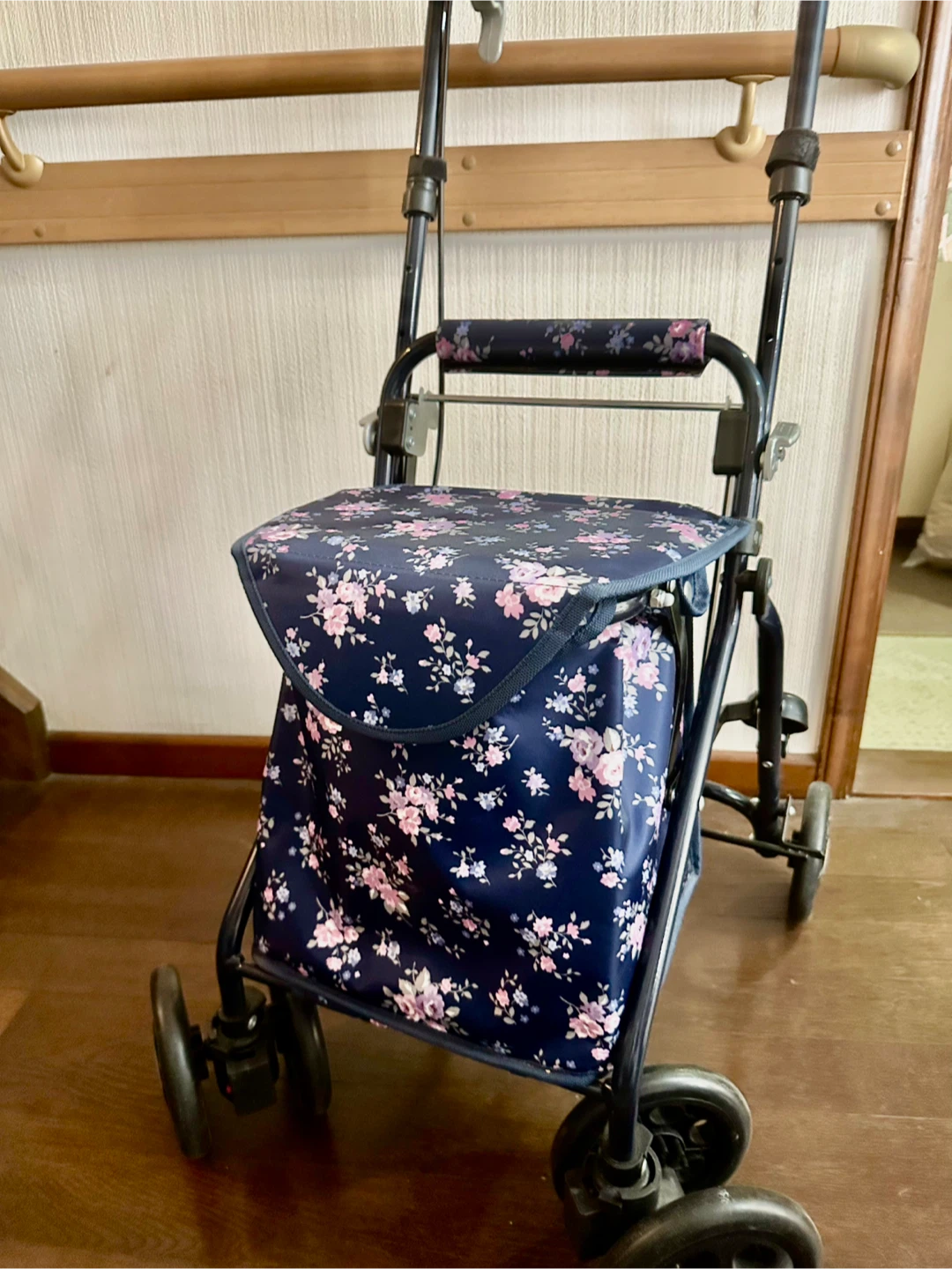 マキテック 花柄シルバーカー ネイビー