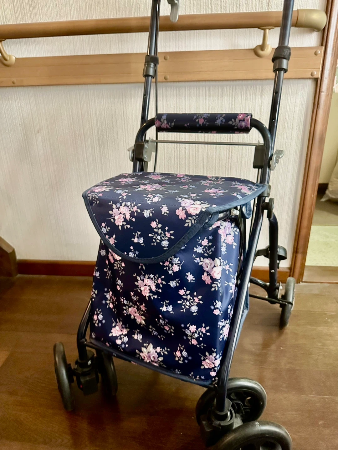 マキテック 花柄シルバーカー ネイビー