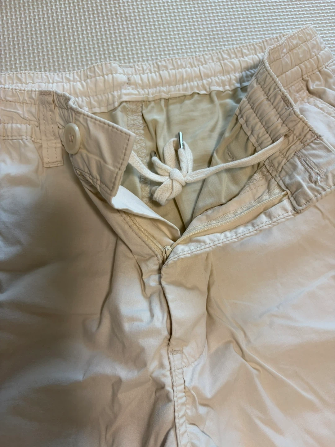 ジーユー チノパンツ アイボリー Sサイズの写真3枚目