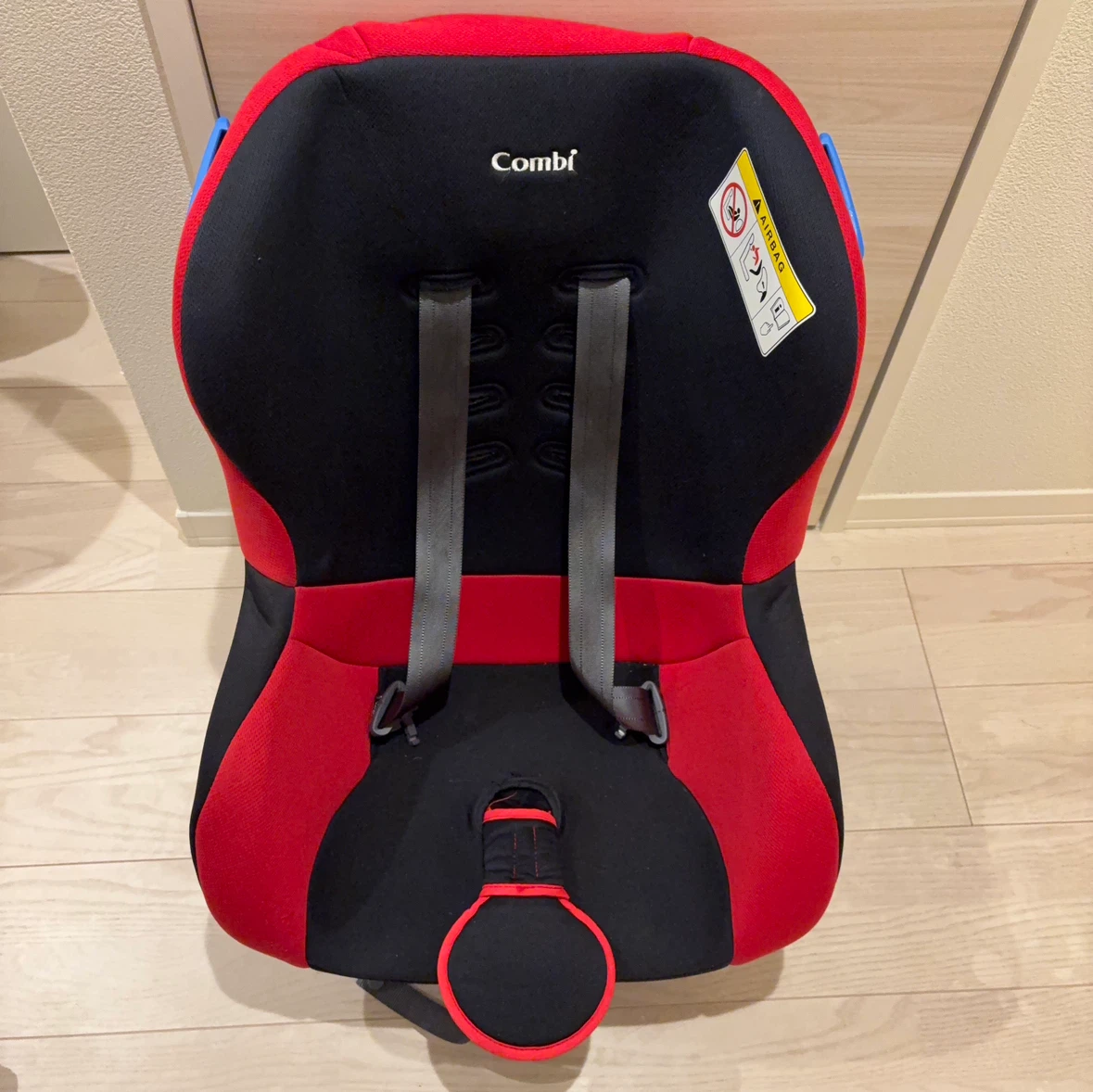 コンビ チャイルドシート 赤黒