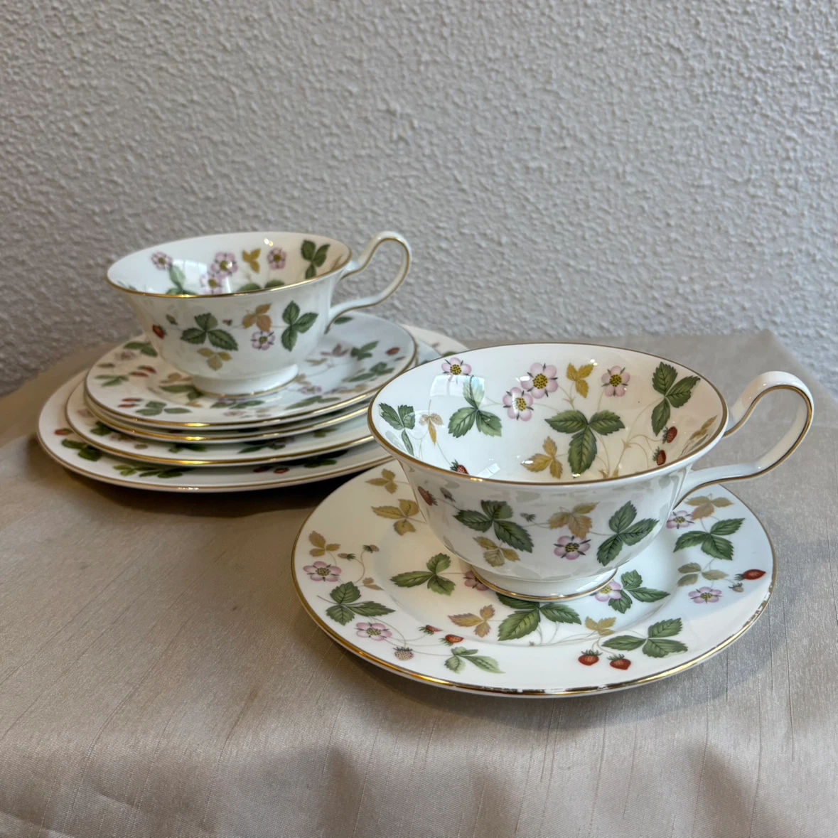 WEDGWOOD ワイルドストロベリー カップ＆プレートセット