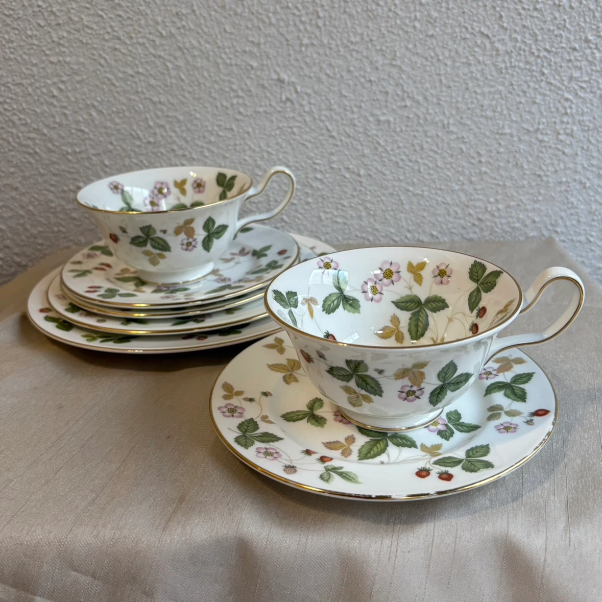 WEDGWOOD ワイルドストロベリー カップ&プレートセット