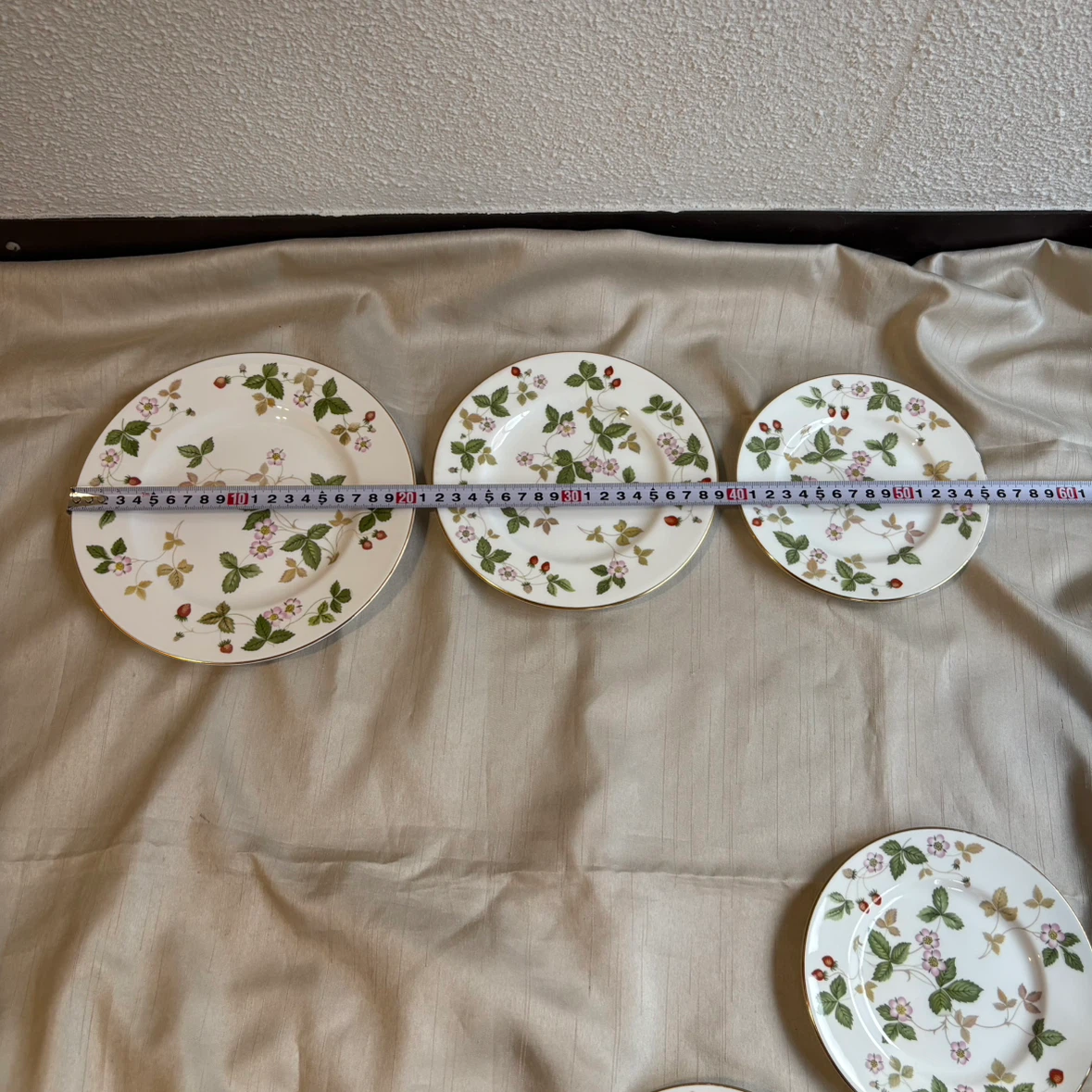 WEDGWOOD ワイルドストロベリー カップ＆プレートセットの写真2枚目
