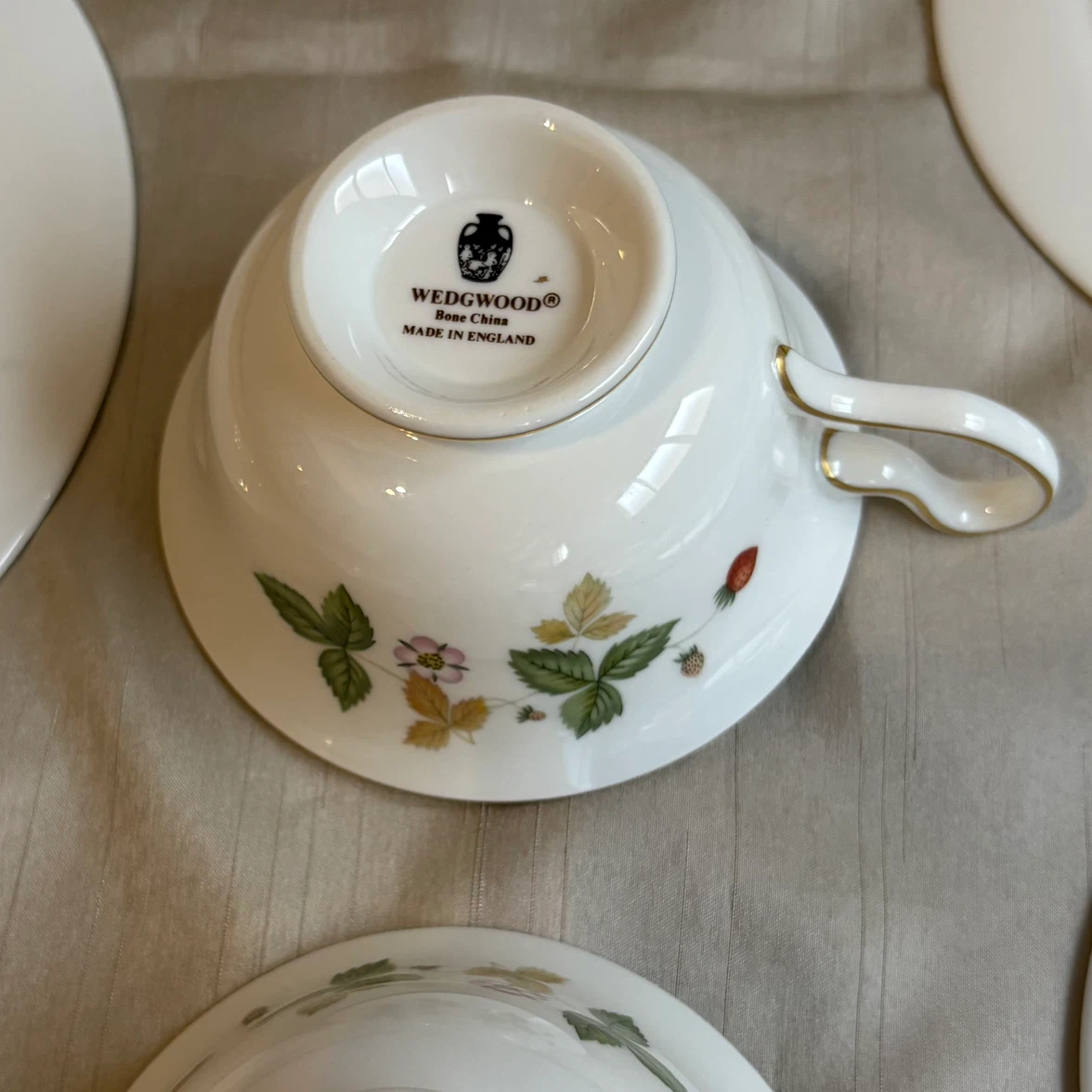 WEDGWOOD ワイルドストロベリー カップ＆プレートセットの写真4枚目