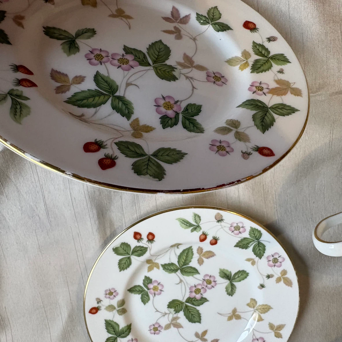 WEDGWOOD ワイルドストロベリー カップ＆プレートセットの写真10枚目