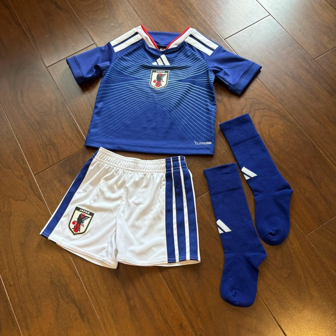 ✨adidas 未使用 【サッカー日本代表 レプリカユニフォーム】 90cmの写真2枚目