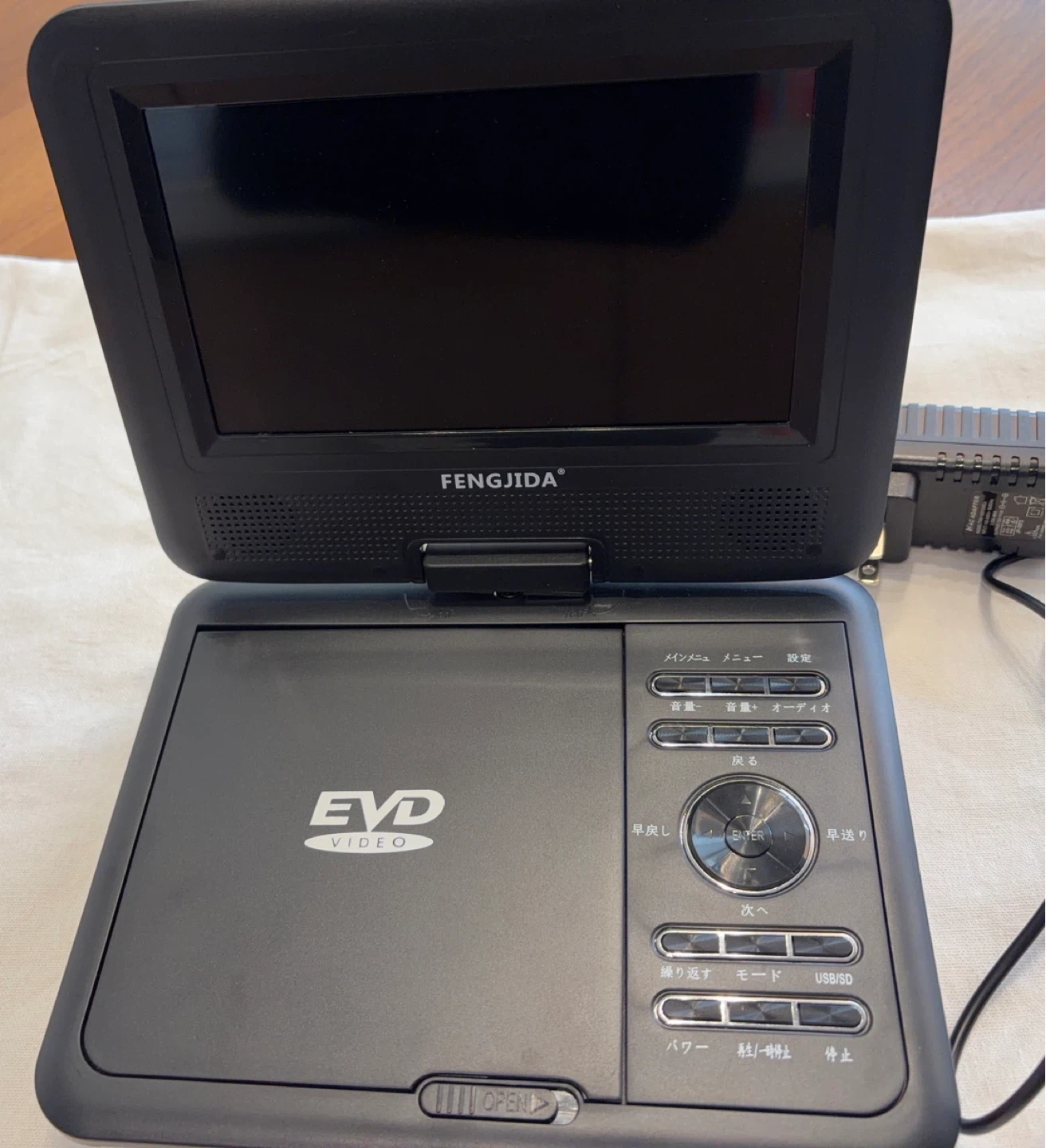 FENGJIDA ポータブルDVDプレーヤーの写真2枚目