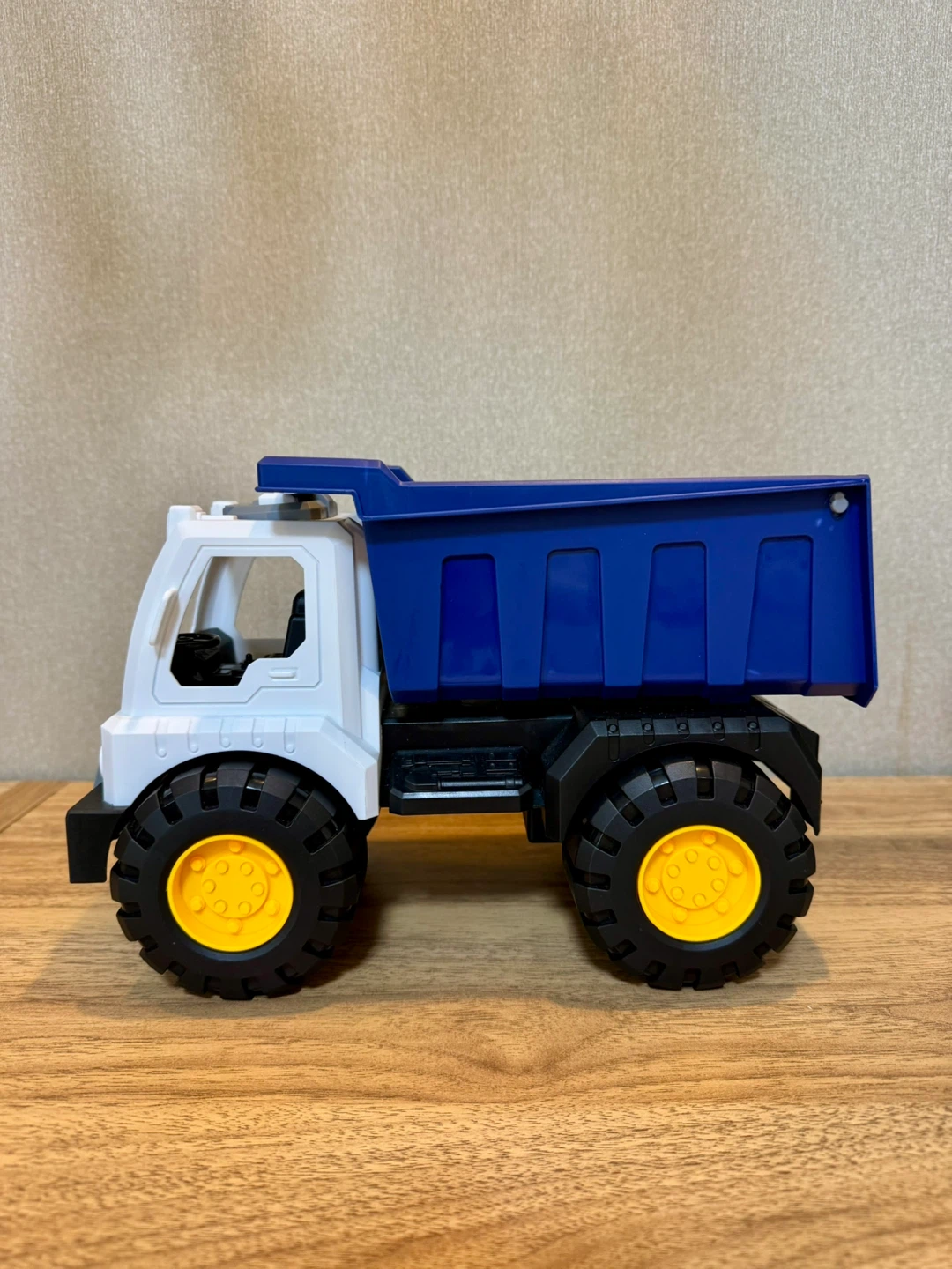 ダンプカー おもちゃ 青×白の写真2枚目