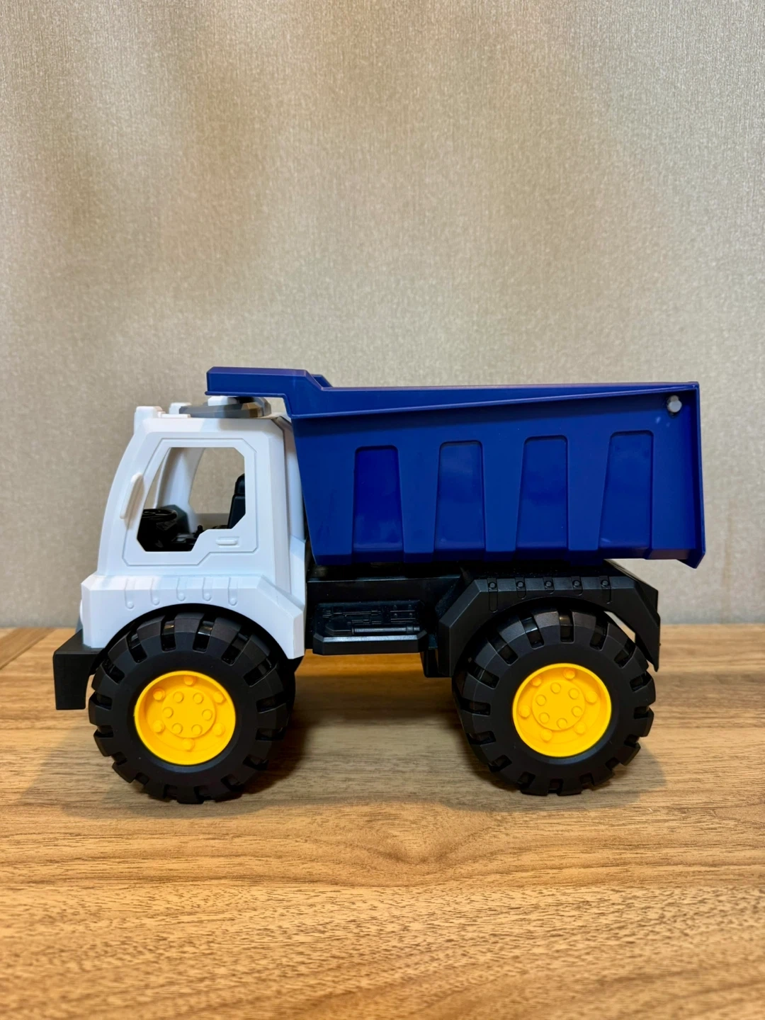 ダンプカー おもちゃ 青×白の写真2枚目