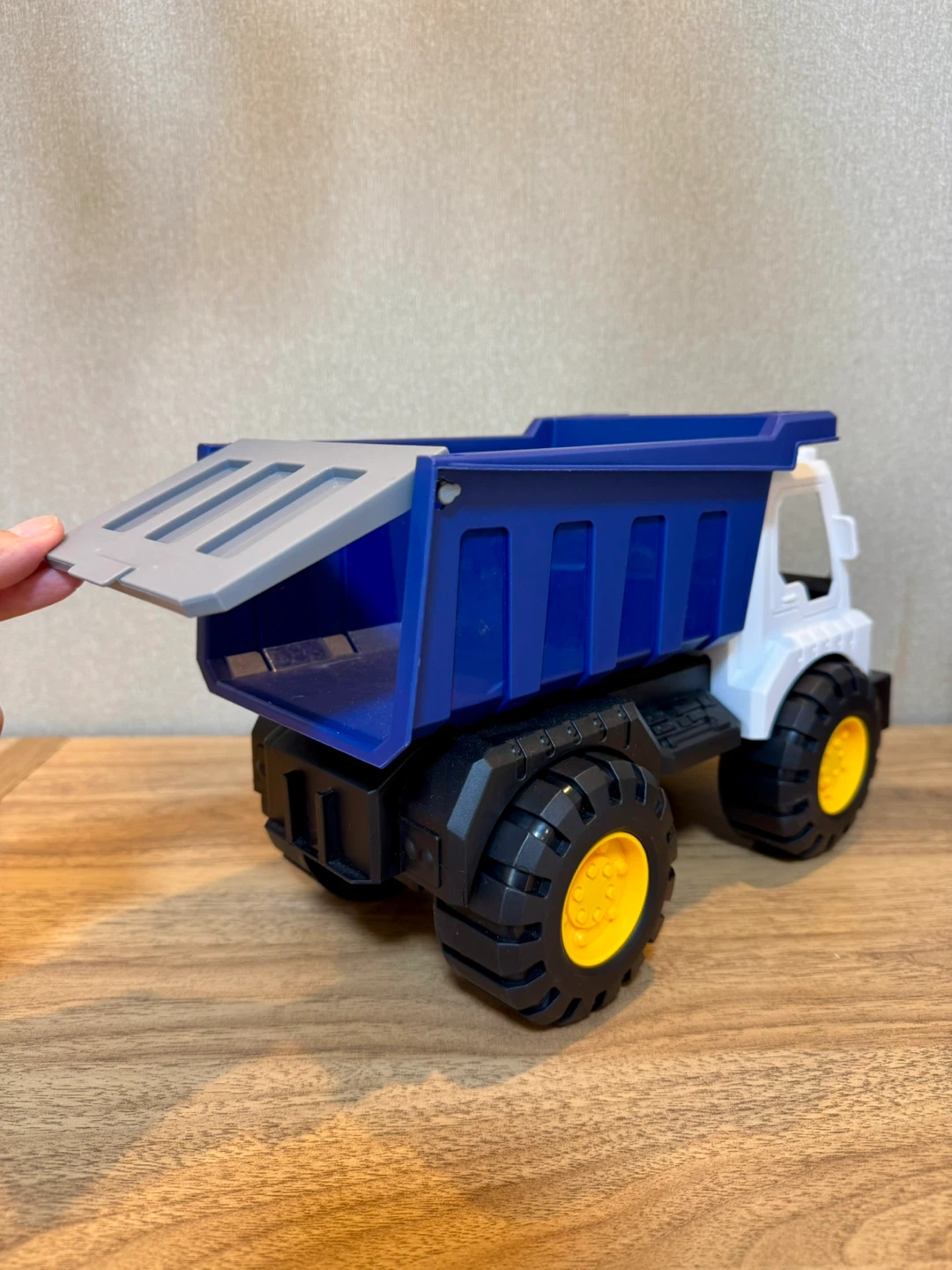 ダンプカー おもちゃ 青×白の写真4枚目