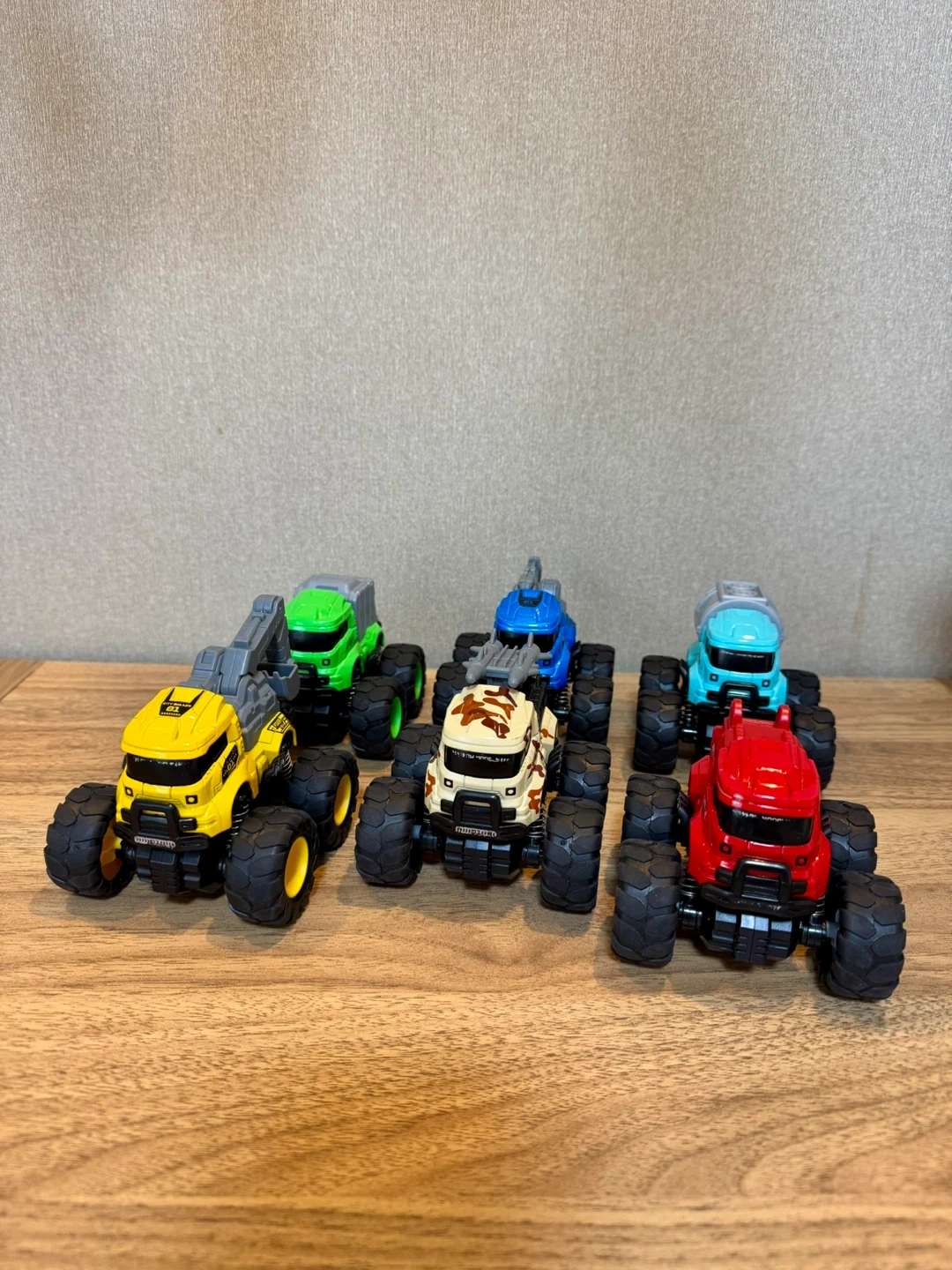 コストコ J’ADORE メタルモンスターカー 6台セットの写真2枚目