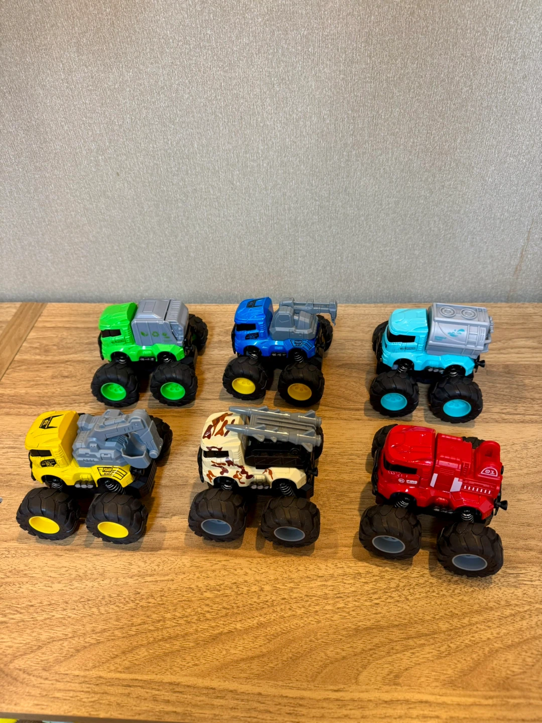 コストコ J’ADORE メタルモンスターカー 6台セットの写真3枚目