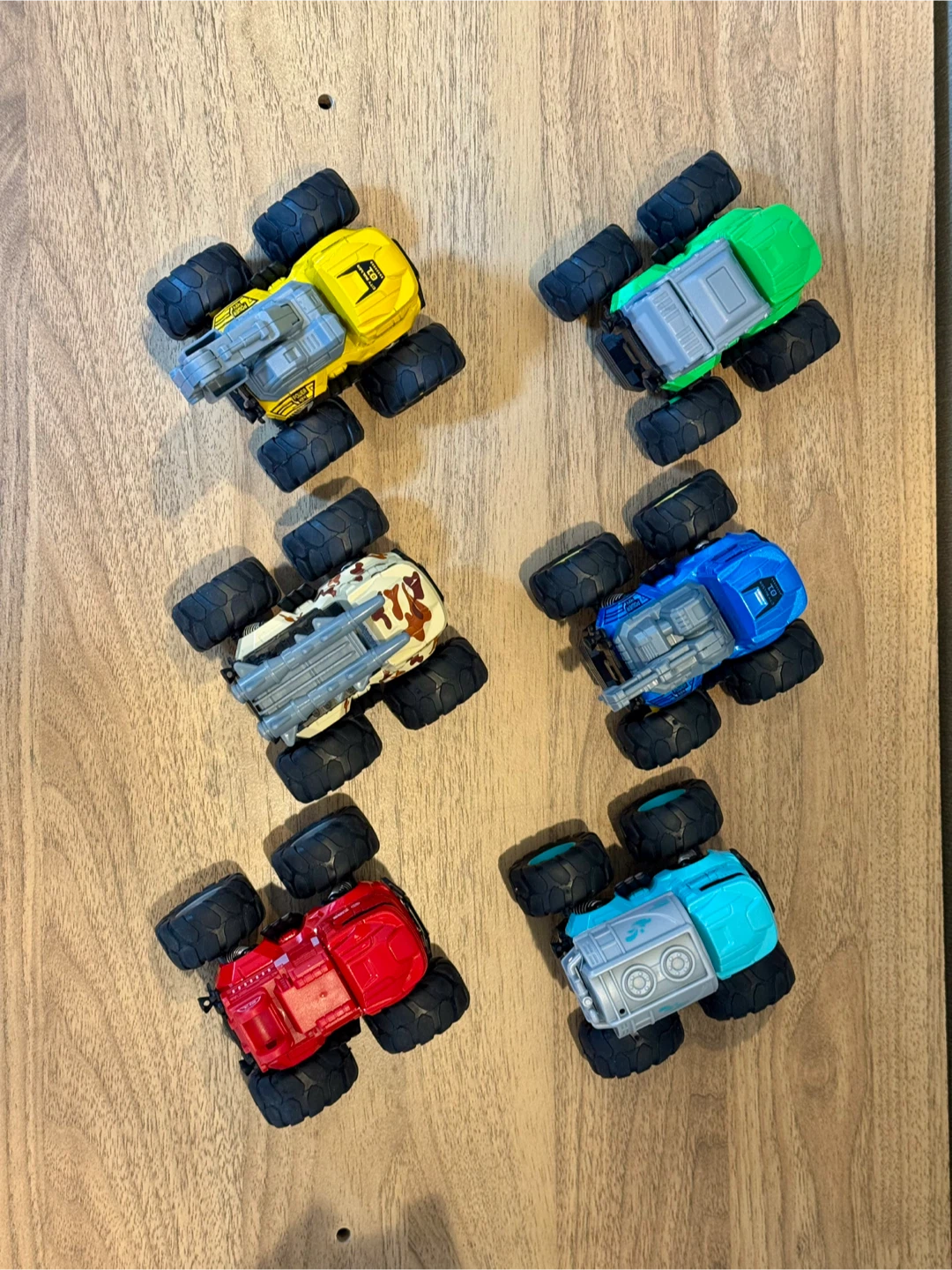 コストコ J’ADORE メタルモンスターカー 6台セットの写真5枚目