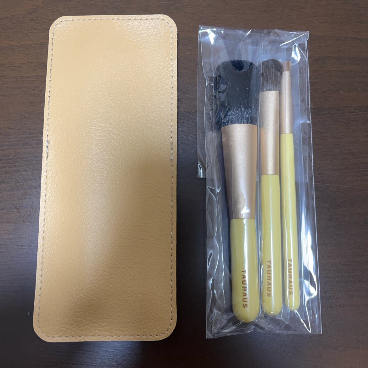 タウハウス メイクブラシ 3本セット ケース付き