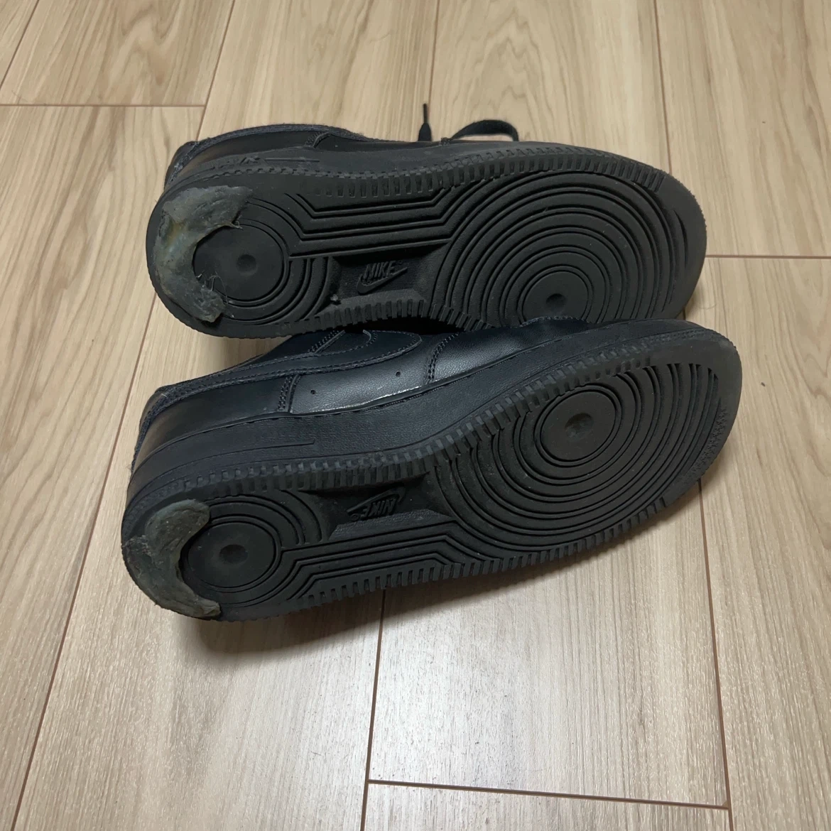 ナイキ エアフォース1 黒 24.5cmの写真2枚目