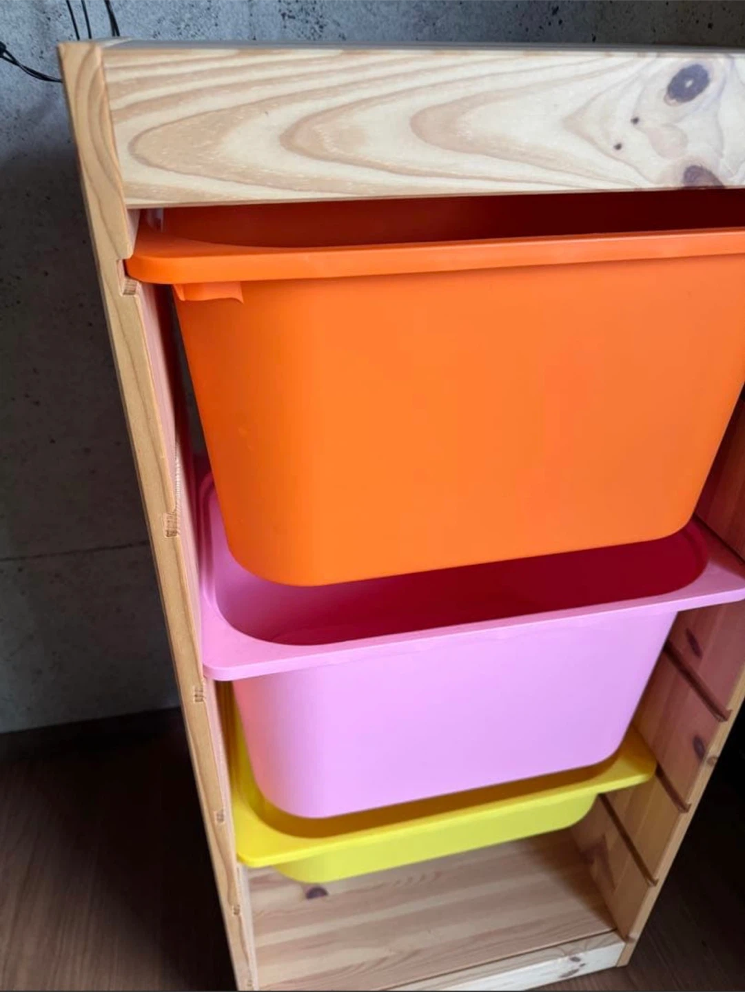 IKEA 木製収納棚 おもちゃ箱 3段ラックの写真2枚目