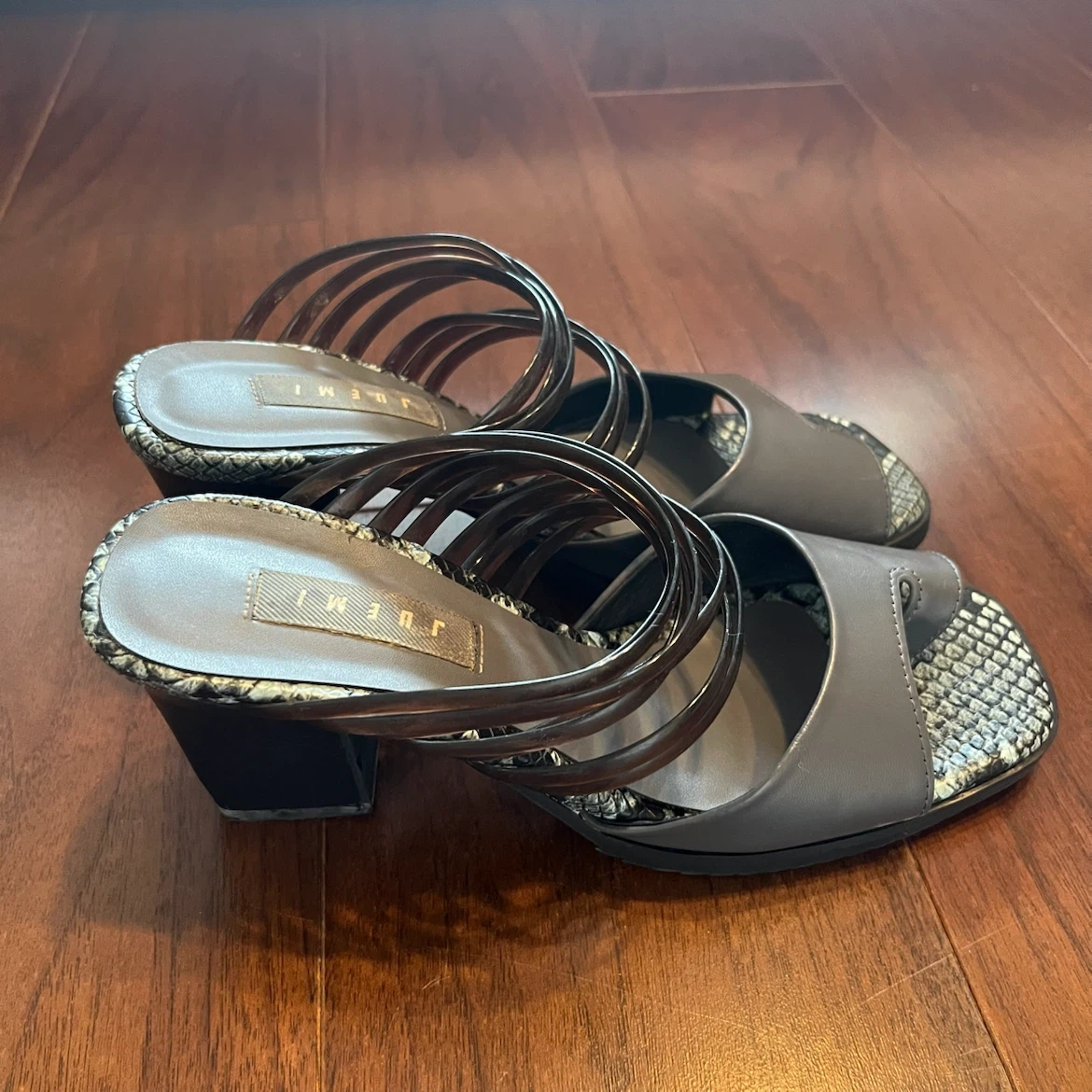 【Juemi ジュエミ トングサンダル👠】パイソン柄 Mサイズの写真2枚目