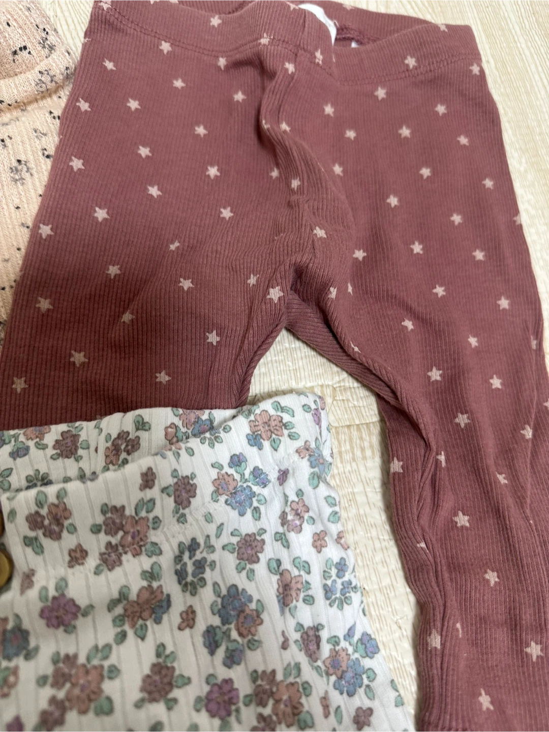 【1-3ヶ月用】ZARA.H&Mベビー レギンス 3枚セット 花柄 星柄【記名あり】の写真3枚目