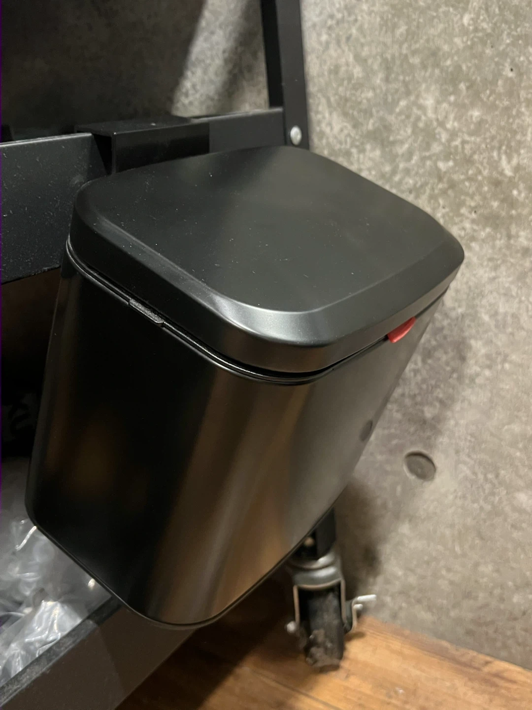 【川崎/高津区】吊り下げ ゴミ箱 ブラック 小型 4L程度 フック付