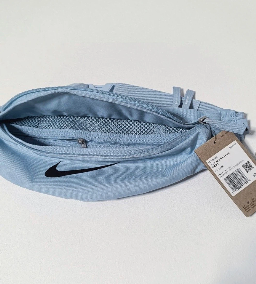 【新品正規品】NIKE ボディバッグ水色　定価の写真4枚目