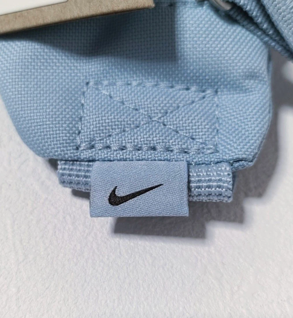 【新品正規品】NIKE ボディバッグ水色　定価の写真5枚目