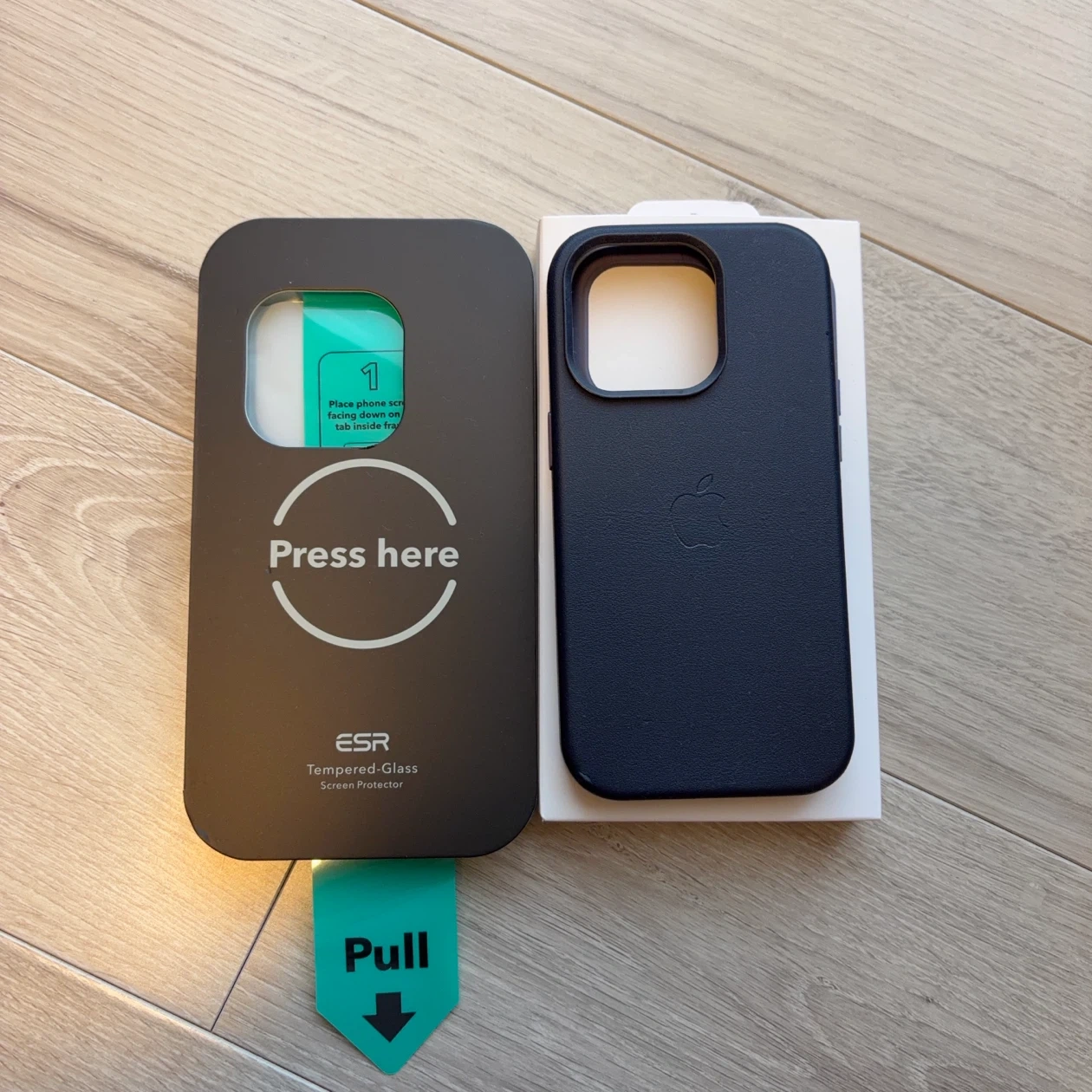 iPhone 14proレザーケース&ESRガラスフィルム