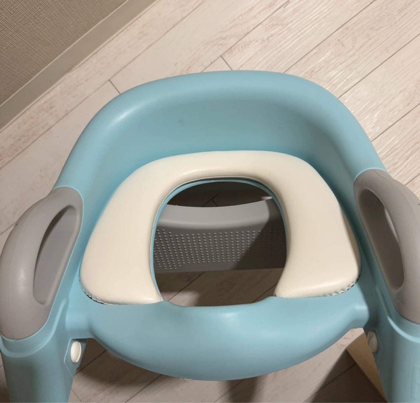 補助便座 ステップ付き ブルーの写真3枚目