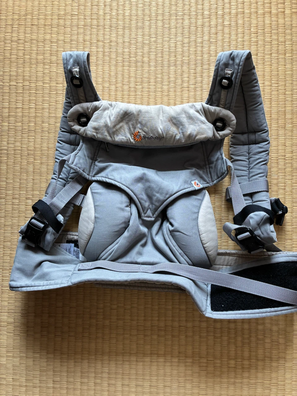 エルゴベビー 抱っこ紐 360 グレー インファントインサート付の写真2枚目
