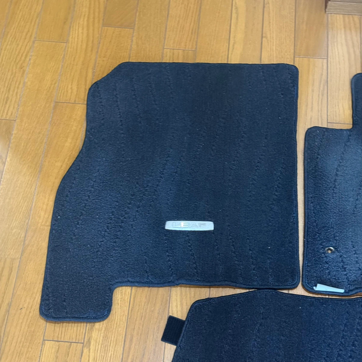 日産 リーフ ZE1 純正フロアマット 5枚セットの写真3枚目