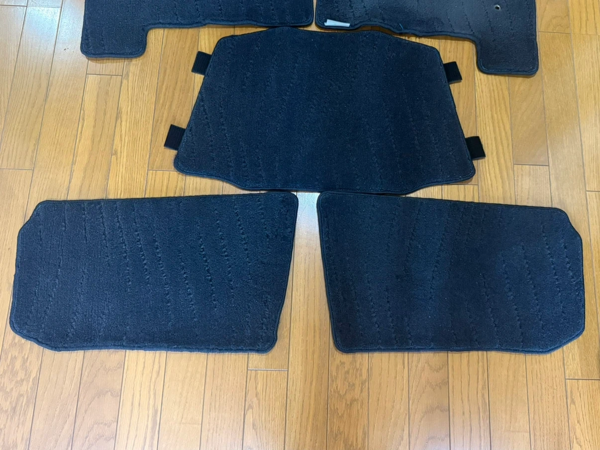 日産 リーフ ZE1 純正フロアマット 5枚セットの写真4枚目