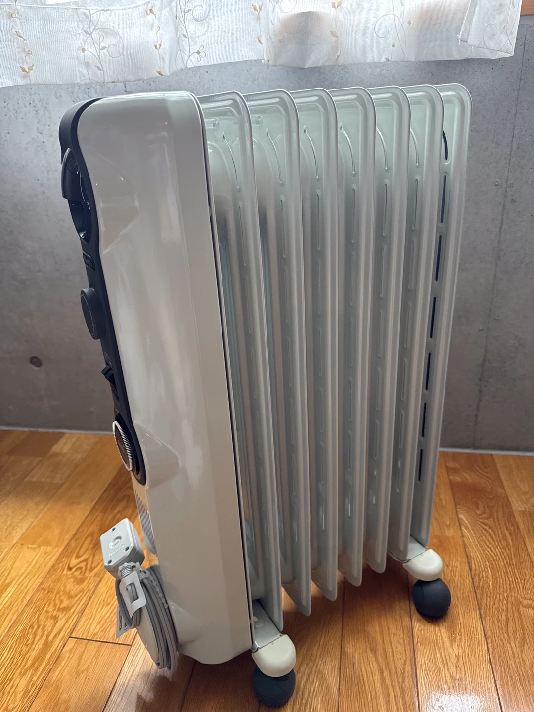 デロンギ オイルヒーター HJ0812の写真2枚目